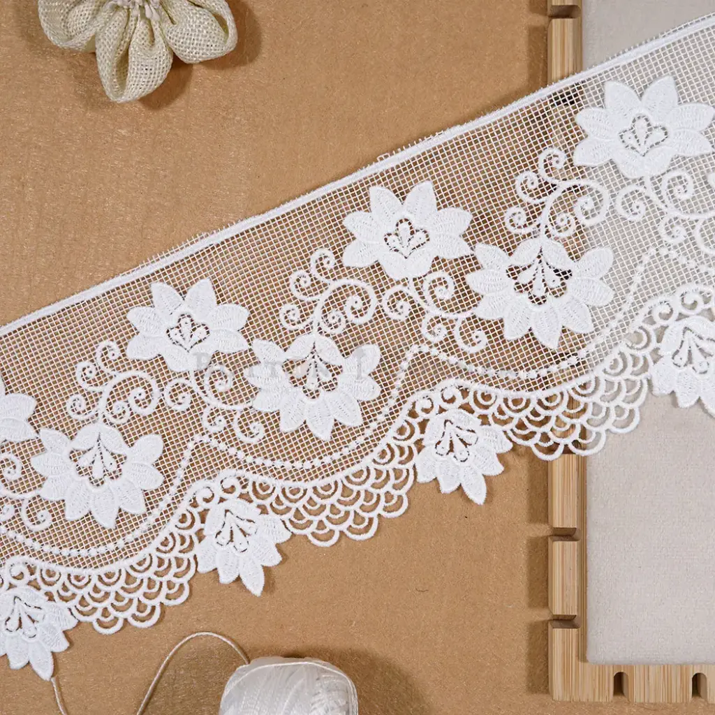 One Side Border Shuttle Net Lace | Button Corner